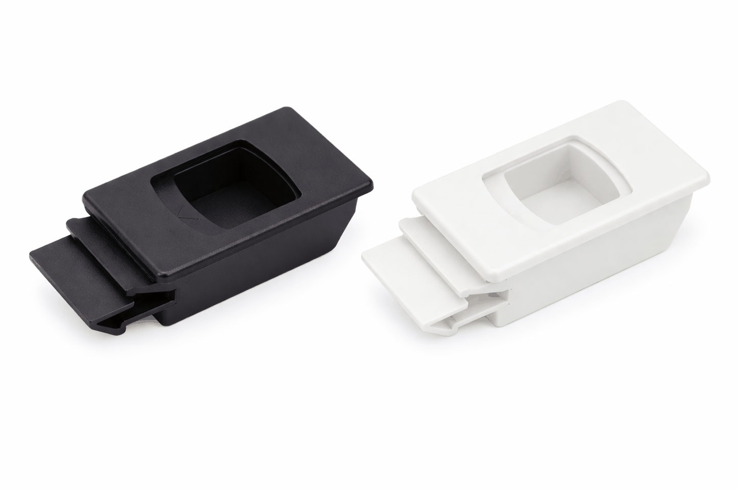 Snap-in slide latch in white nylon with 6mm movement for panel mounting
